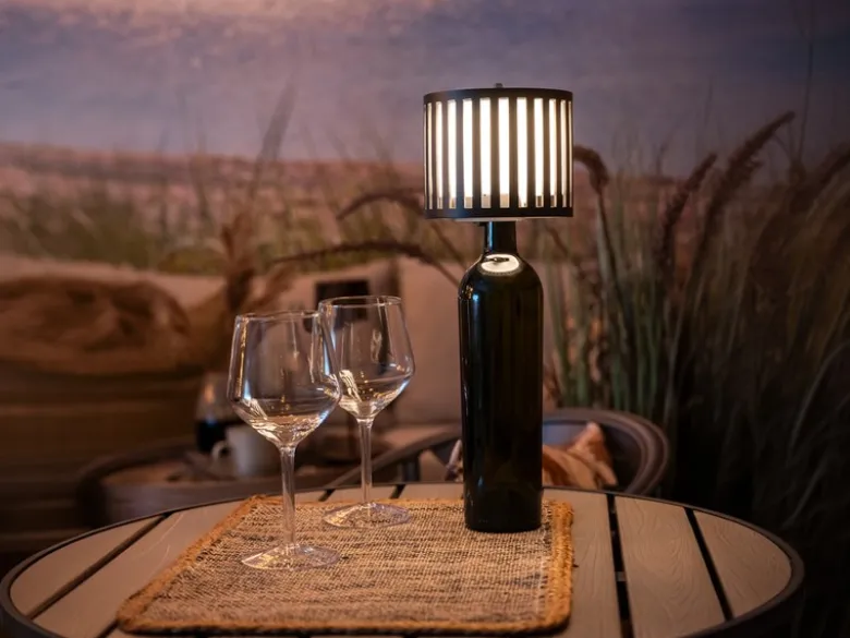 Akku Tischleuchte BOTTLE mit abnehmbaren Leuchtenkopf, Höhe 29cm