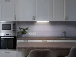 Akku Unterbauleuchte TRISTAN flach mit Bewegungsmelder, Länge 24cm