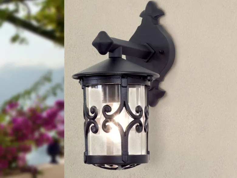 Außen Wandlaterne HEREFORD aus Alu im Landhausstil, Schwarz Höhe 31cm