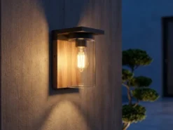 Außenwandleuchte Holzoptik mit E27 LED & Glas Lampenschirm, Höhe 19cm