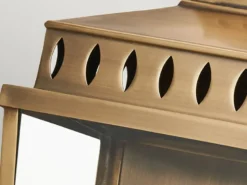 Außenwandleuchte MANSION HOUSE im Landhausstil, Altmessing Höhe 49cm