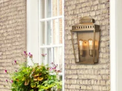 Außenwandleuchte MANSION HOUSE im Landhausstil, Altmessing Höhe 49cm