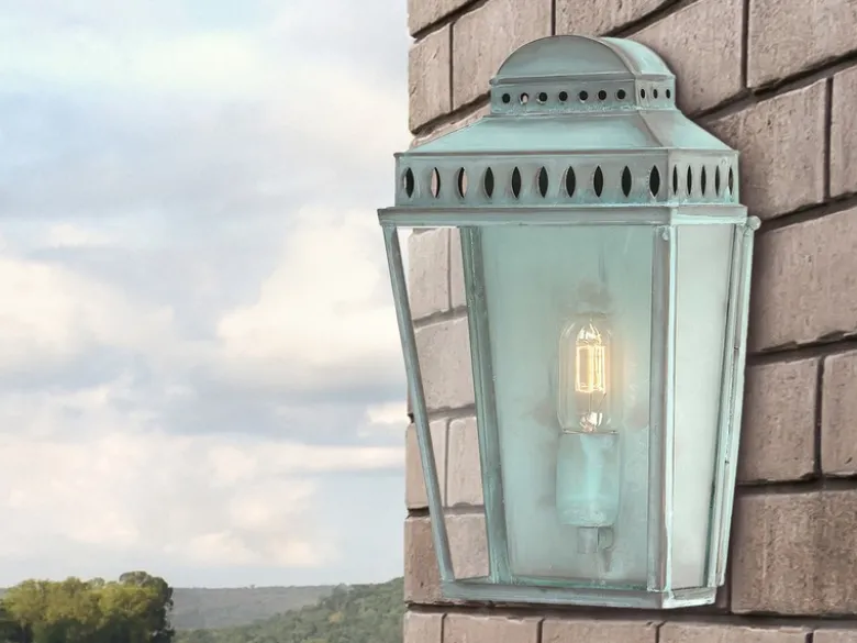 Außenwandleuchte MANSION HOUSE im Landhausstil mit Patina Höhe 37,5cm