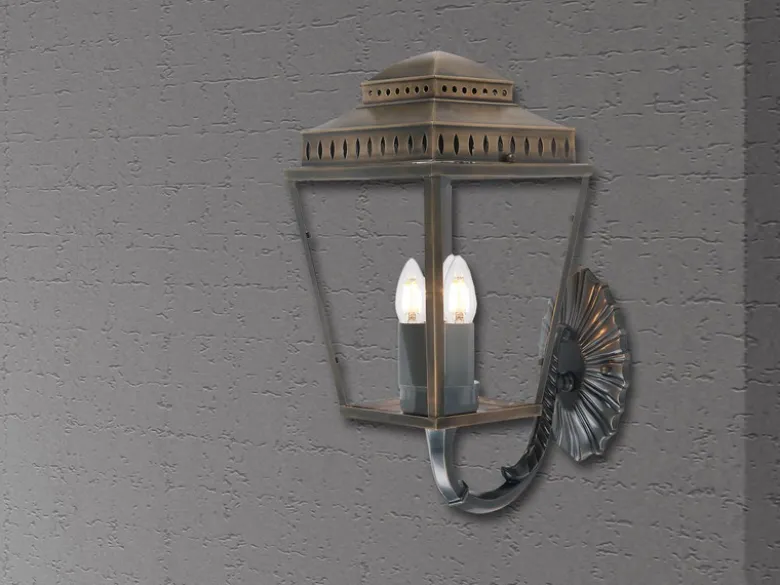 Außenwandleuchte MANSION HOUSE im Landhausstil, Altmessing Höhe 48cm
