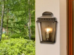 Außenwandleuchte MANSION HOUSE im Landhausstil, Altmessing Höhe 37,5cm