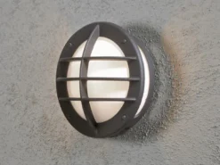Außenwandleuchte ODEN mit Steckdose, Alu schwarz & Acrylglas Weiß Ø 31cm