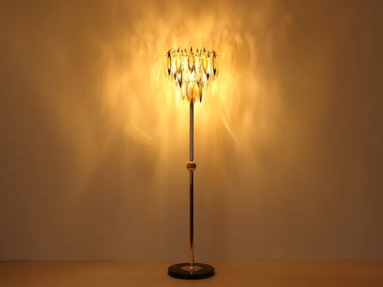 Ausgefallene LED Stehlampe Gold mit 3-farbigem K9 Kristall, Höhe 165cm