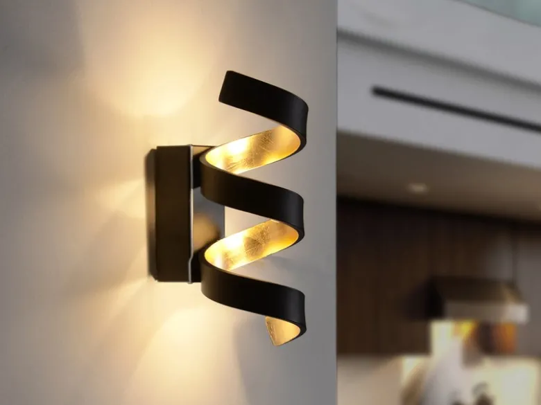 Ausgefallene LED Wandleuchte HELIX Schwarz / Gold, Höhe 26cm