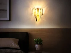 Ausgefallene LED Wandleuchte mit 3-farbigem K9 Kristall, Höhe 34cm