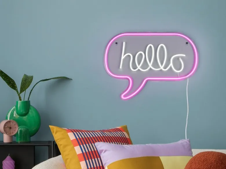 Ausgefallene Neon LED Wandleuchte HELLO mit USB Kabel & Schalter, Breite 43cm