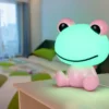 Ausgefallene USB Tischlampe Frosch mit RGB Farbwechsel, Rosa Höhe 24cm