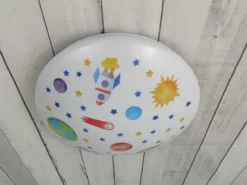 Coole LED Deckenleuchte mit Weltall Motiv fürs Kinderzimmer, bunt Ø 35cm