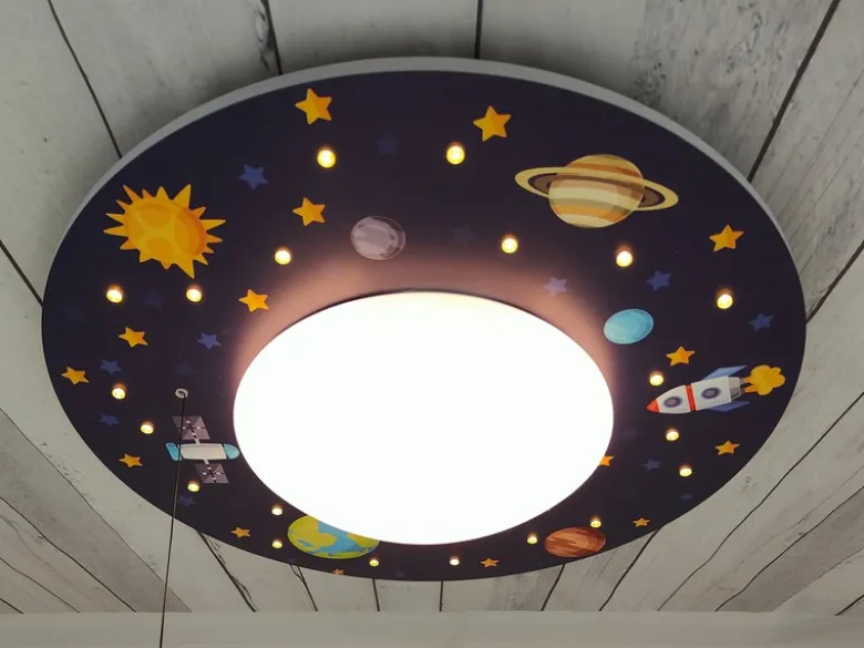 Coole LED Deckenleucht Weltall Motiv fürs Kinderzimmer Schlummerlicht bunt Ø54cm