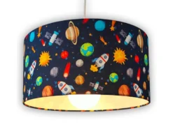 Coole Weltraum LED Hängelampe für Kinderzimmer mit Stoffschirm, bunt Ø 35cm