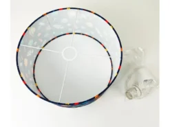 Coole Weltraum LED Hängelampe für Kinderzimmer mit Stoffschirm, bunt Ø 35cm
