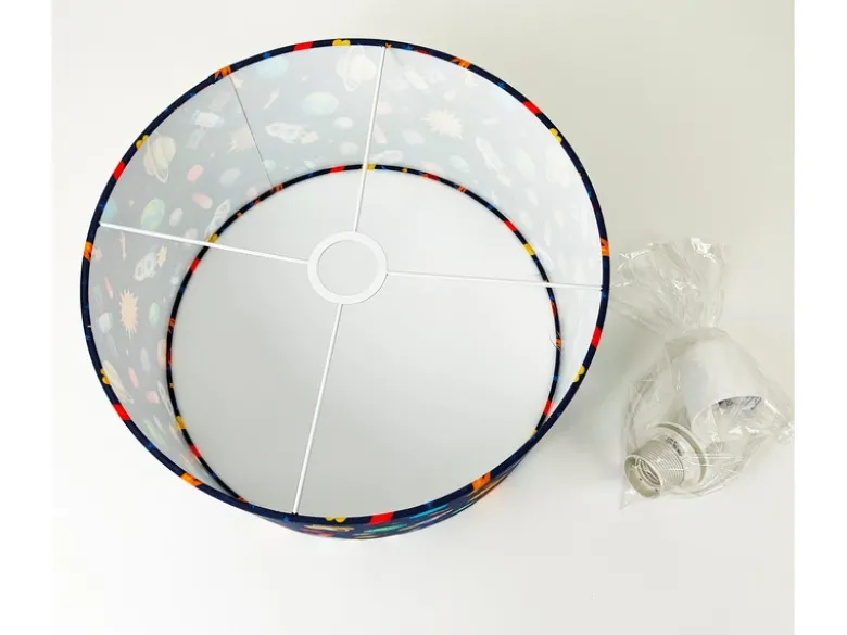 Coole Weltraum LED Hängelampe für Kinderzimmer mit Stoffschirm, bunt Ø 35cm