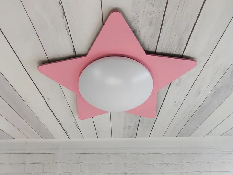 Deckenleuchte Stern fürs Kinderzimmer mit Holz in Pastellrosé, Ø 53cm & E27 LED