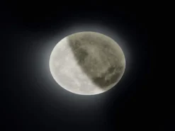 Dimmbare LED Deckenleuchte LUNAR mit Nachtlicht, Mondphasen Fernbedienung Ø40cm