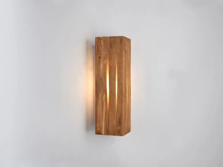 Dreieckige Wandleuchte KARUNI mit Naturholz, Höhe 30cm