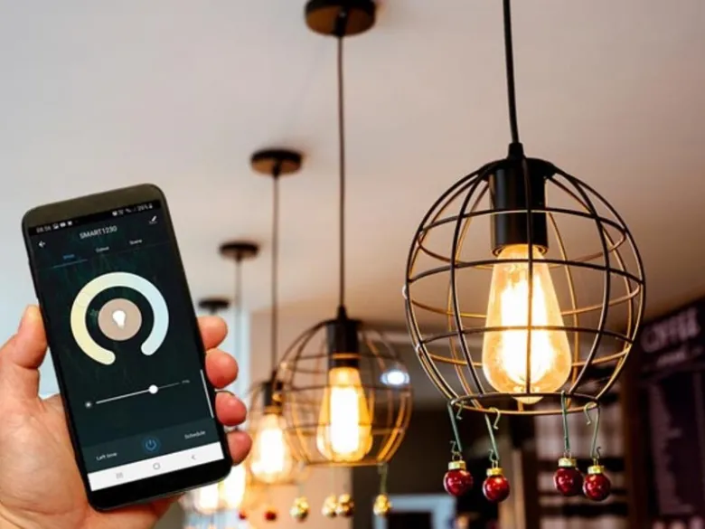 E27 LED WIFI, 6,5 Watt 555 Lumen, 2200-2700 Kelvin, Ø6,4cm, per App steuerbar