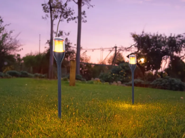 2er Set LED Solarfackeln mit Flammeneffekt, Höhe verlängerbar bis 64,5cm