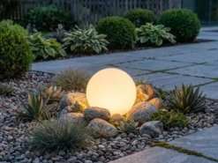 Garten Kugelleuchte aus Kunststoff Weiß mit Erdspieß & 3m Kabel, IP65 - Ø38cm