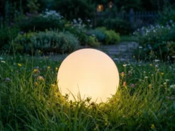 Garten Kugelleuchte aus Kunststoff Weiß mit Erdspieß & 3m Kabel, IP65 - Ø38cm