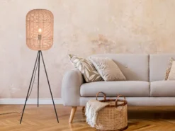 Geflochtene Tripod LED Stehlampe mit Sisal Lampenschirm
