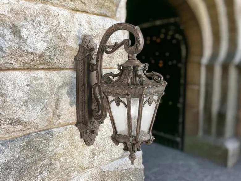 Große antike Außenwandleuchte TOURNAI hängend Bronzefarbig, Höhe 61cm