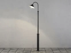Große LED Mastleuchte VEGA aus Aluminium Schwarz, Höhe 240cm