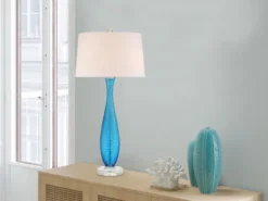 Große LED Tischleuchte mit blauem Glasfuß und Stoffschirm in Weiß, Höhe 85cm