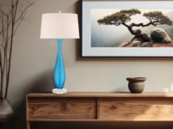 Große LED Tischleuchte mit blauem Glasfuß und Stoffschirm in Weiß, Höhe 85cm