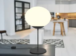 Große Retro Tischleuchte FOMENTO Schwarz mit Glaskugel, Höhe 52cm
