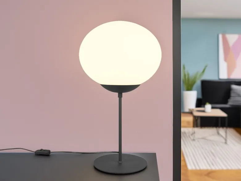 Große Retro Tischleuchte FOMENTO Schwarz mit Glaskugel, Höhe 52cm