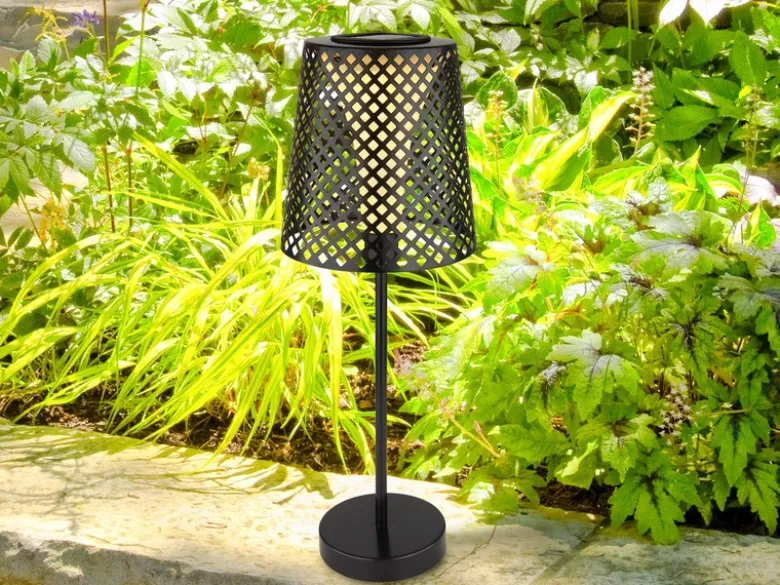 Große Solar Tischleuchte, Metall schwarz mit Musterstanzungen Höhe 50cm