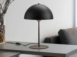 Große Tischleuchte NOLA aus Metall Schwarz, Lampenschirm innen Gold, Höhe 45cm