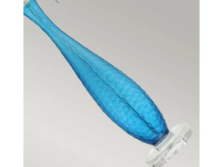 Große Tischleuchte SIGNATURE mit blauem Glasfuß und Stoffschirm in Weiß, H: 85cm
