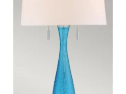 Große Tischleuchte SIGNATURE mit blauem Glasfuß und Stoffschirm in Weiß, H: 85cm