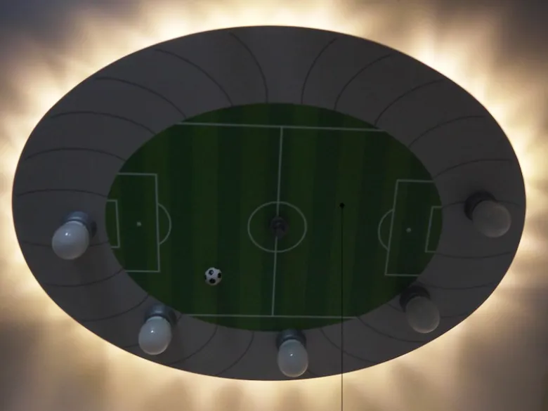 Kinder Deckenleuchte Fußball-Stadion mit Zugschalter für LED-Schlummerlicht