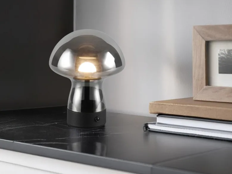 Kleine Akku Tischlampe DOOLEY aus Rauchglas, Höhe 18cm