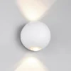 Kleine LED Außenwandleuchte AVISIO Up and Down, Kugel in Weiß Ø 10cm