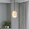 Kleine LED Pendelleuchte einflammig aus hellem Naturholz, Ø 10cm