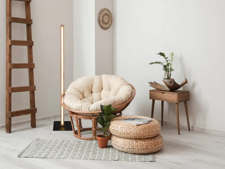 Kleine LED Stehlampe BELLARI aus Holz mit Touch Dimmer, Höhe 115cm