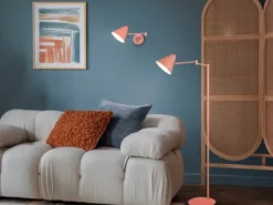 Kleine LED Stehleuchte mit Schwenkarm aus Metall Apricot, Höhe 126,5cm