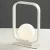 Kleine LED Tischleuchte Metall mit Glaskugel Opalweiß, Höhe 26cm