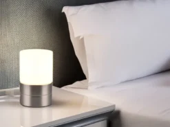 Kleine LED Tischleuchte per touch dimmbar, Silber mit Glasschirm, Höhe 15cm