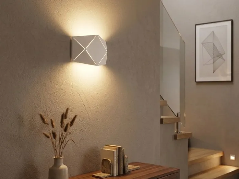 Kleine LED Wandleuchte ZANDOR mit Lasercut Muster in Weiß, Breite 18cm