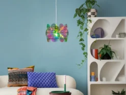 Kleine Pendelleuchte IRIDE aus irisierendem Kunststoff, Ø 25cm