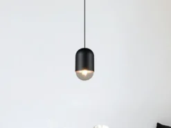 Kleine Pendelleuchte NARA einflammig aus Metall in Schwarz, Ø 10cm