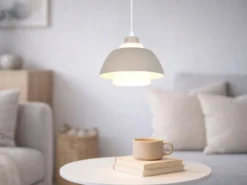 Kleine Pendelleuchte TILOS skandinavisch mit Metall- & Glasschirm Ø 23cm